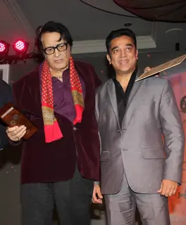 Kamal Hasan and Manoj Kumar greet each other at the 4th Jagran Film Festival