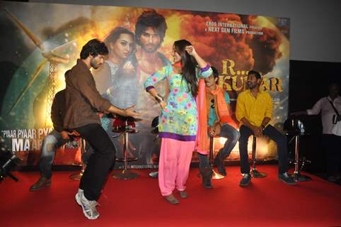 Shahid Kapoor & Sonakshi Sinha perform at the theatrical trailer release of the film R...Rajkumar