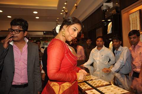 Vidya Balan checks out the collection at Ranka Jewellers Showroom