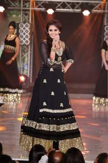 Huma Qureshi at the India Bullion And Jewellery Awards 2013