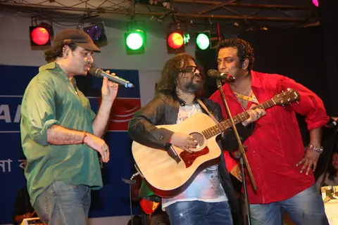 Mohit Chauhan, Pritam and Anurag Basu perform at The North Bombay Sarbajanin Durga Puja