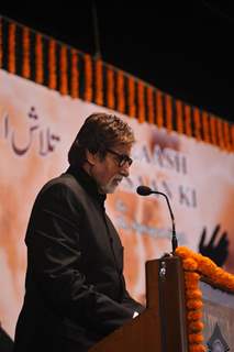 Amitabh Bachchan launches the book 'Drive Safe Mumbai'