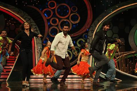 Prabhu Deva, Sonakshi and Shahid perform during R.Rajkumar promotions