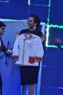 Sonakshi Sinha at 'Bulet Raja' Promotions at Junior Masterchef Grand Finale