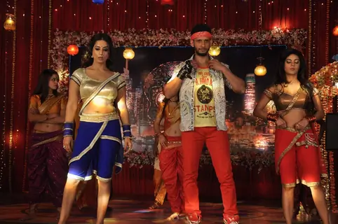 Mahie Gill, Sharman Joshi and Meera Chopra at the Wrap up shoot of film Gangs of Ghost