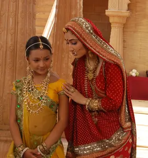Meera and Veer Kunwari in the show Meera