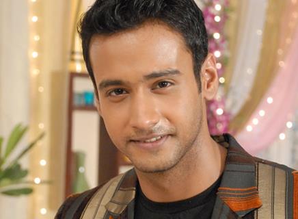 Yash as Ketan in Basera