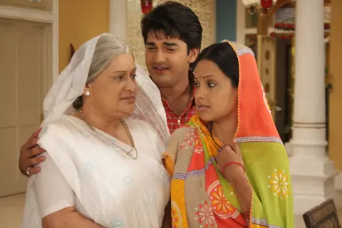 Mohan, Devki and Daksha in Hamari Devrani