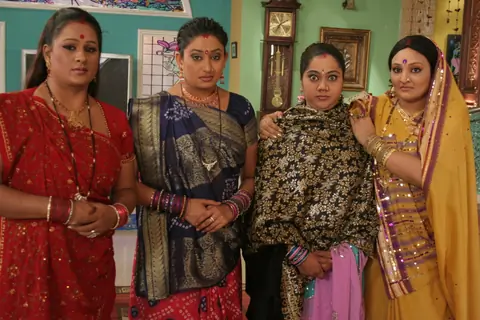 Manjula,Parul, Alpa and Jalpa looking angry
