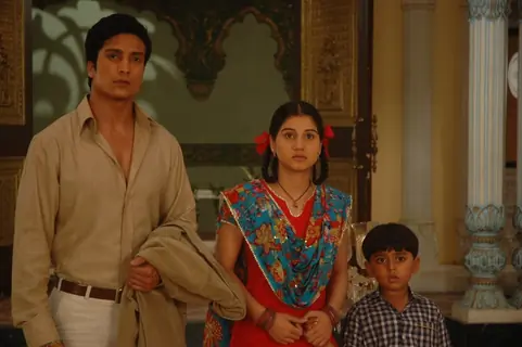 Yudhishtir, Munna and Rani looking shocked