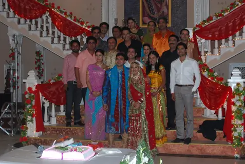 Unit of Swarg pose for shutterbugs