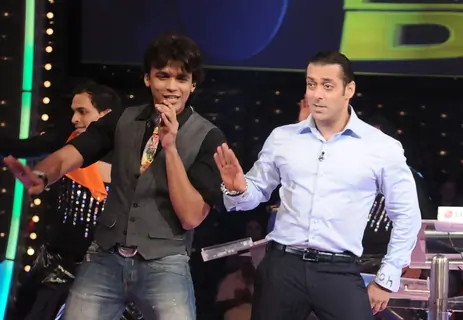 Salman Khan and Abhijeet Sawant
