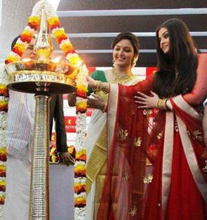 Kalyan Jewellers  launches Trivandrum's biggest jewellery showroom