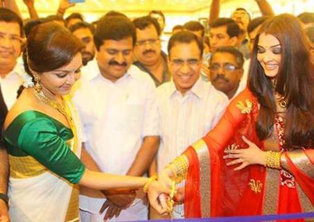 Kalyan Jewellers  launches Trivandrum's biggest jewellery showroom