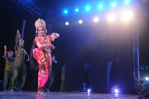 Shree Shree Kali Puja inaugurated by a performance by Hema Malini