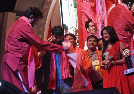 Chhath Puja Organised by Mr. Mohit Kamboj (BJP, VP, Mumbai) where Manoj Tiwari & Shweta Tiwari performed in front of 5Lac worshipers at Juhu Beach