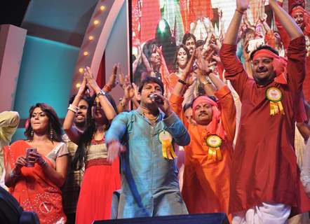 Chhath Puja Organised by Mr. Mohit Kamboj (BJP, VP, Mumbai) where Manoj Tiwari & Shweta Tiwari performed in front of 5Lac worshipers at Juhu Beach