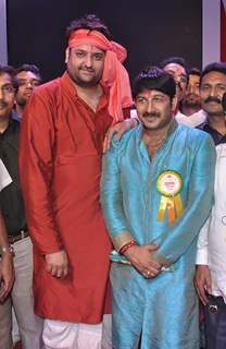 Chhath Puja Organised by Mr. Mohit Kamboj (BJP, VP, Mumbai) where Manoj Tiwari & Shweta Tiwari performed in front of 5Lac worshipers at Juhu Beach