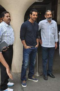 John Abraham, Raageshwari flag off ‘diabetic walk’