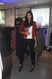 Bipasha, Sonakshi & Nita Ambani at 'Marks & Spencer' launch