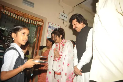 Pankaj Udhas Bhupinder Singh and Mitali Singh at Each One Teach One learning center