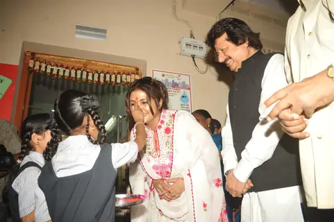 Pankaj Udhas Bhupinder Singh and Mitali Singh at Each One Teach One learning center