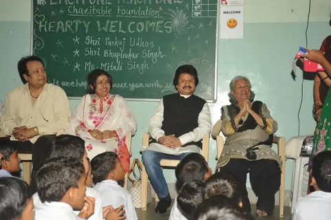 Pankaj Udhas Bhupinder Singh and Mitali Singh at Each One Teach One learning center