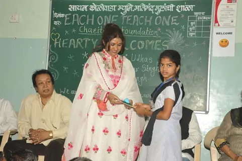 Pankaj Udhas Bhupinder Singh and Mitali Singh at Each One Teach One learning center