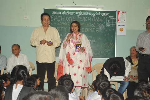 Pankaj Udhas Bhupinder Singh and Mitali Singh at Each One Teach One learning center