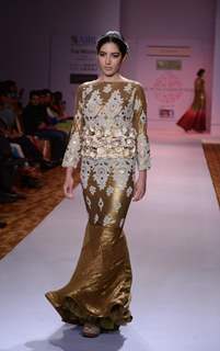 Mugdha Godse walked the ramp for Designer Nitya Bajaj at Pune Fashion Week 2013