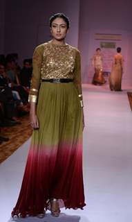 Mugdha Godse walked the ramp for Designer Nitya Bajaj at Pune Fashion Week 2013