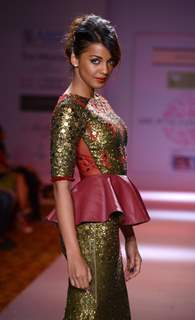 Mugdha Godse walked the ramp for Designer Nitya Bajaj at Pune Fashion Week 2013