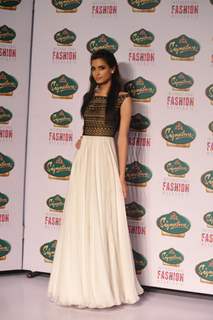 Diana Penty showstopper for Drashta at Signature International Fashion Week in Mumbai