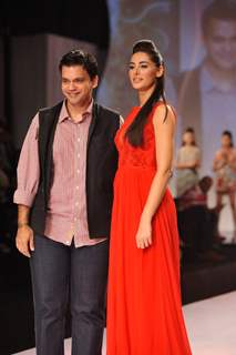 Nargis Fakhri showstopper for Nachiket Barve at Signature International Fashion Week 2013 in Mumbai
