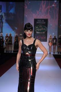 Jacqueline Fernandez, Sahar Biniaz, Srishti Rana walk the ramp at Signature International Fashion Weekend 2013 for Falguni and Shane Peacock in Mumbai