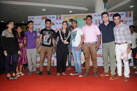 Kareena Kapoor, Imran khan & Director Punit Malhotra of &quot;Gori Tere Pyaar Mein&quot; meet & greet 5 lucky winners of a contest at R City Mall