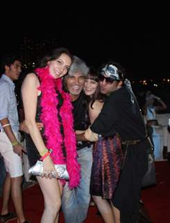 Yash Birla, Talat Aziz, Candy Brar, Aarti Chhabria, Tina Dutta and Ali Merchant At Sunburn DJ Party