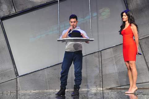 Aamir & Katrina were at the Launch of DHOOM3 Official Merchandise