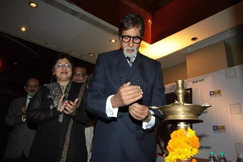 Amitabh Bachchan launches the LIC UJRA event