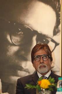 Amitabh Bachchan launches the LIC UJRA event