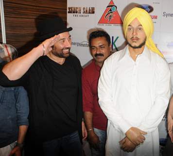 Sunny Deol unveils the statue of Shahid Bhagat Singh