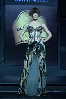 Kangana Ranaut walks the ramp at the Blenders Pride Fashion Tour 2013