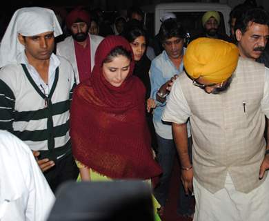 Kareena Kapoor pays obeisance at Golden Temple