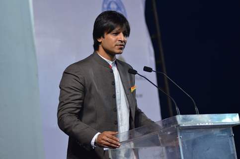 Vivek Oberoi pays tribute to the victims of the 26/11 terror attack