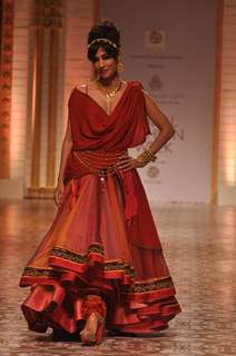 Chitrangada walks the ramp at Aamby Valley India Bridal Fashion Week 2013 - Day 3