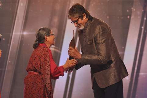 Amitabh Bachchan felicitates a Senior Citizen at the  Awards Ceremony