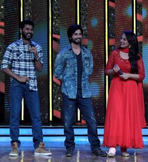 Promotions of R.... Rajkumar on Dance India Dance