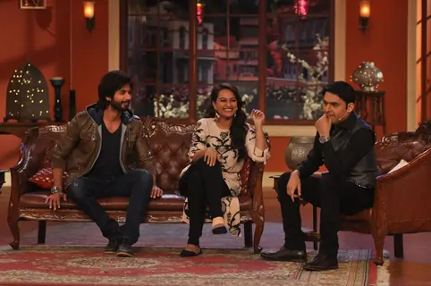 Shahid and Sonakshi Promote R....Rajkumar on Comedy Nights with Kapil