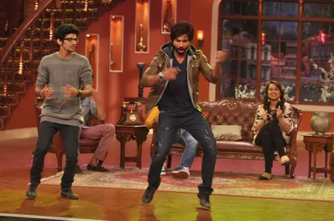 Shahid performs with a fan on Comedy Nights with Kapil