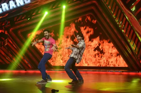 Shahid and Prabhudeva perform at the Grand premiere of Boogie Woogie